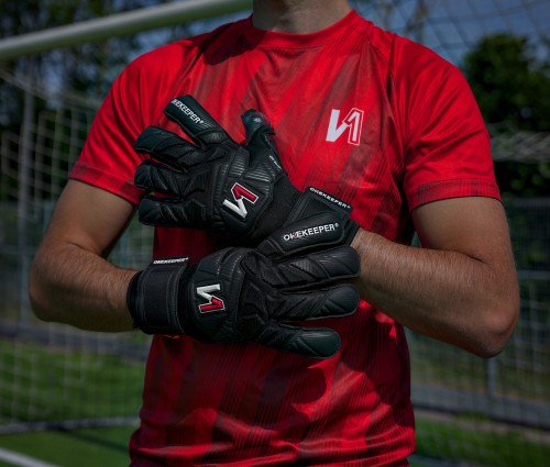 Czarne rękawice bramkarskie Onekeeper Solid Black 2.0 Junior